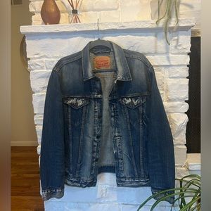 Rare wash Levi’s men’s jean jacket large